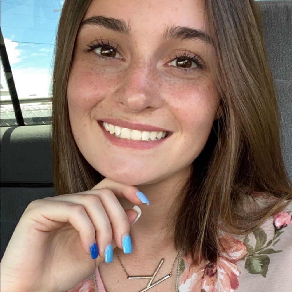 Meet your Posher, Kayla